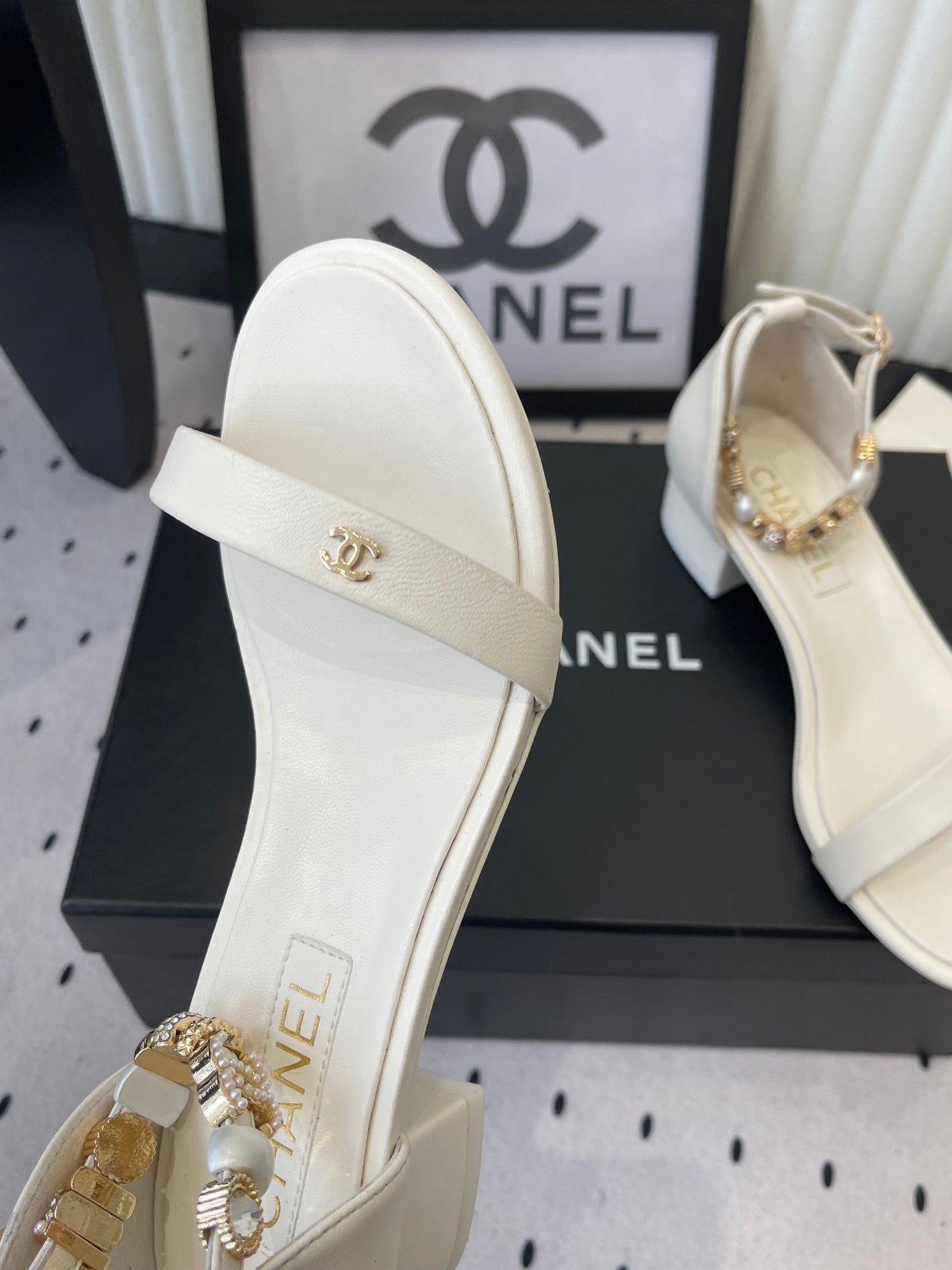 CC 26s Sandals 35 White Sheepskin 650105