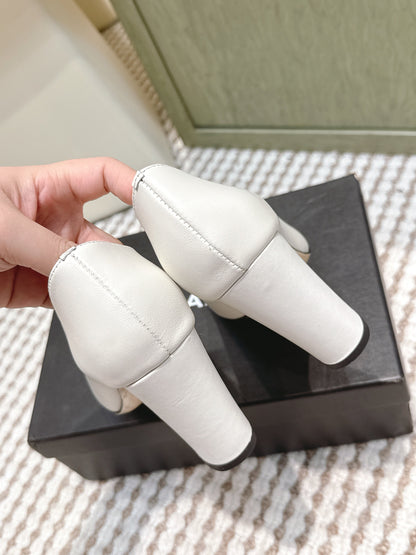 Chanel 2026 Pump White And Black Lambskin 653538