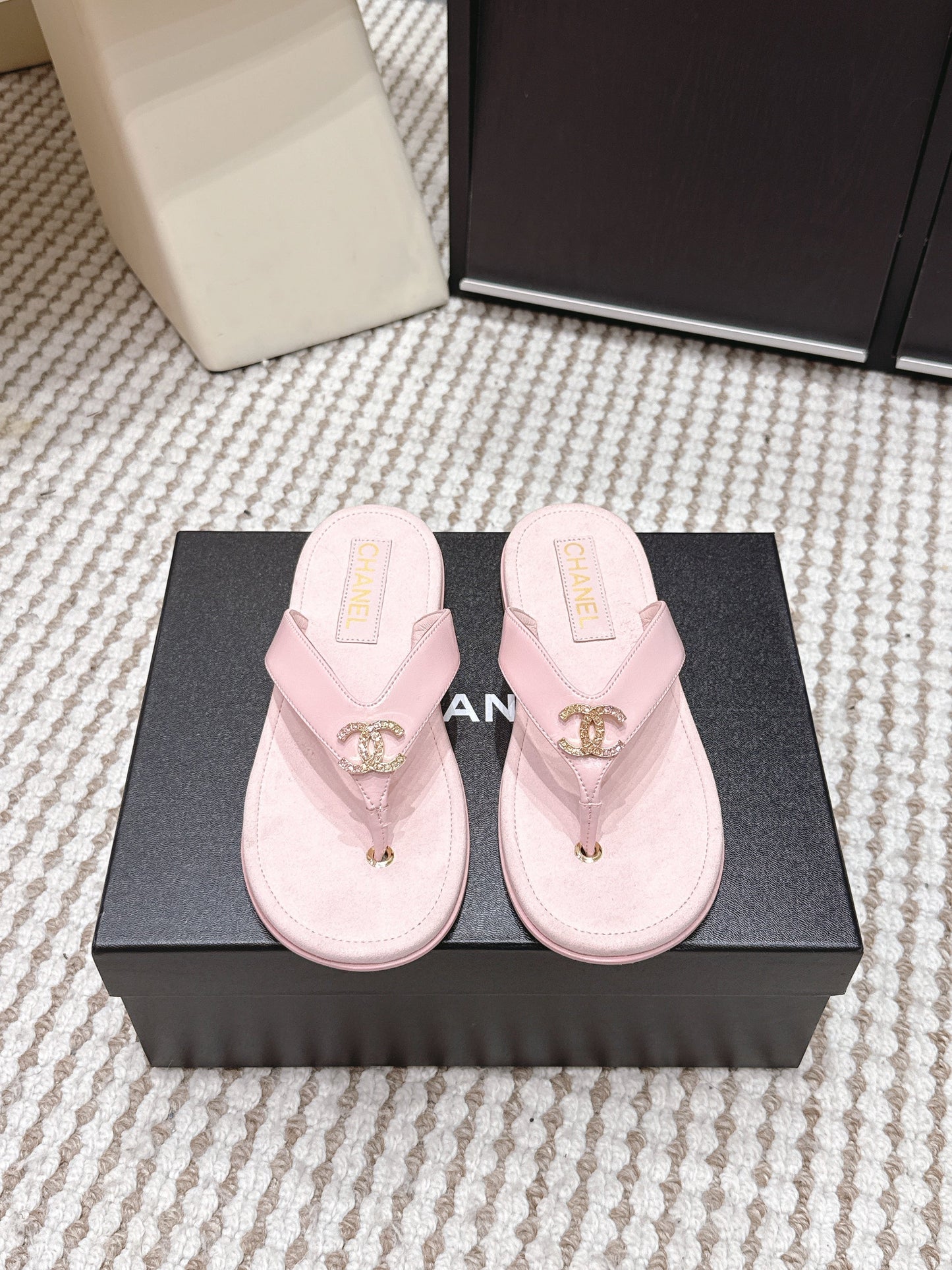 CC 26s Thong Sandals Light Pink Suede Sheepskin 632355