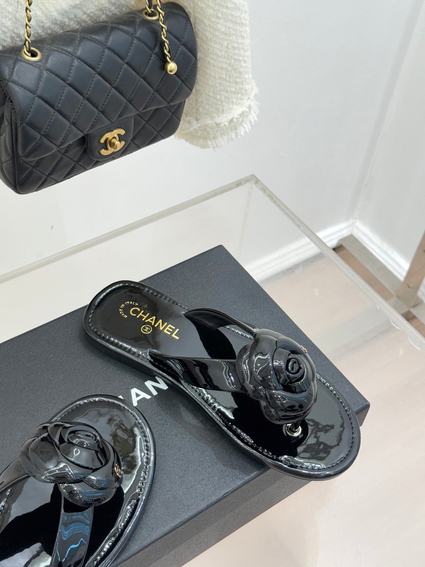 CC 26 Camellia Thong Sandal Black Patent Leather 609993