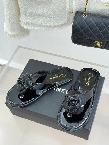 CC 26 Camellia Thong Sandal Black Patent Leather 609993