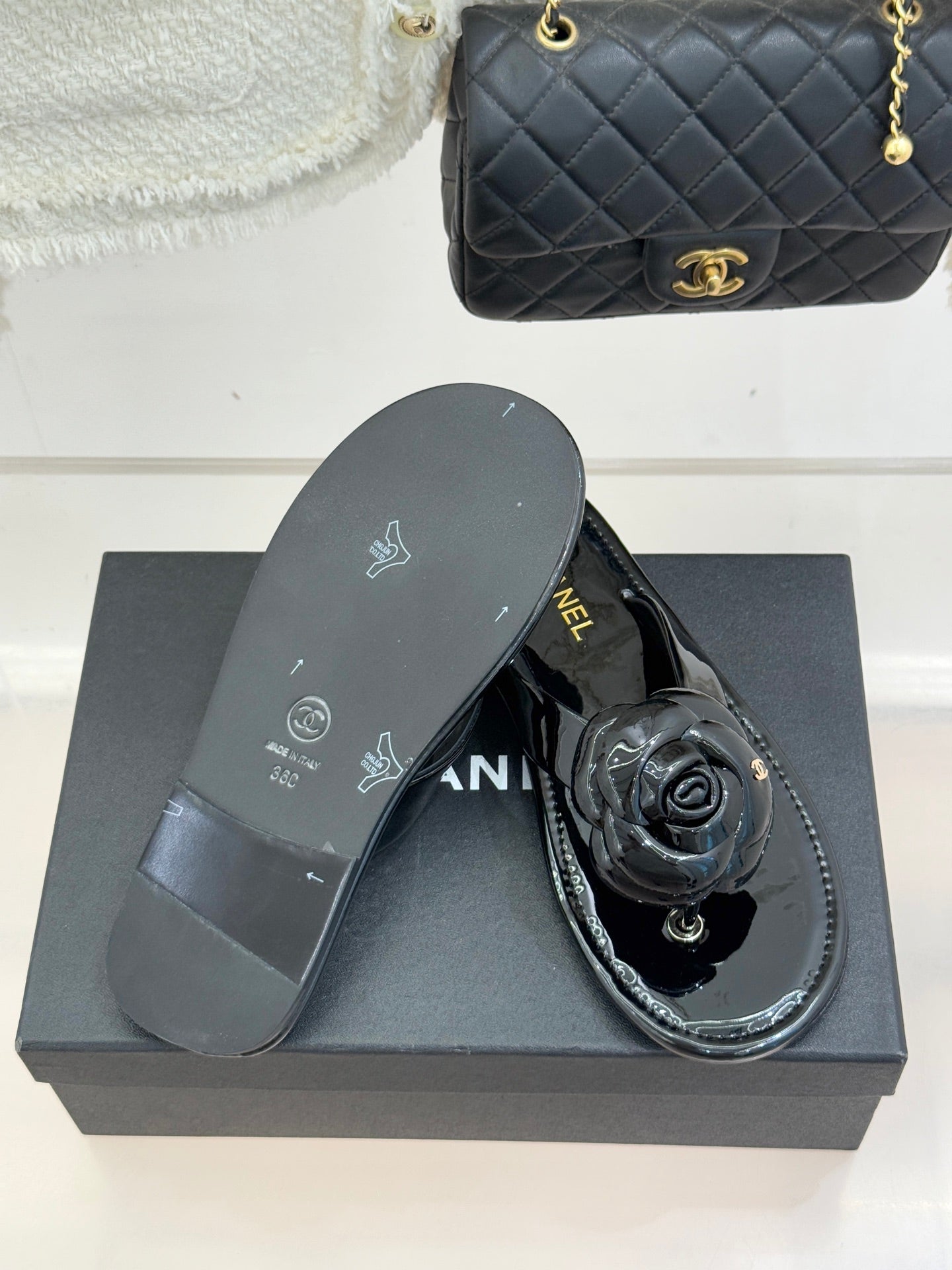 CC 26 Camellia Thong Sandal Black Patent Leather 609993