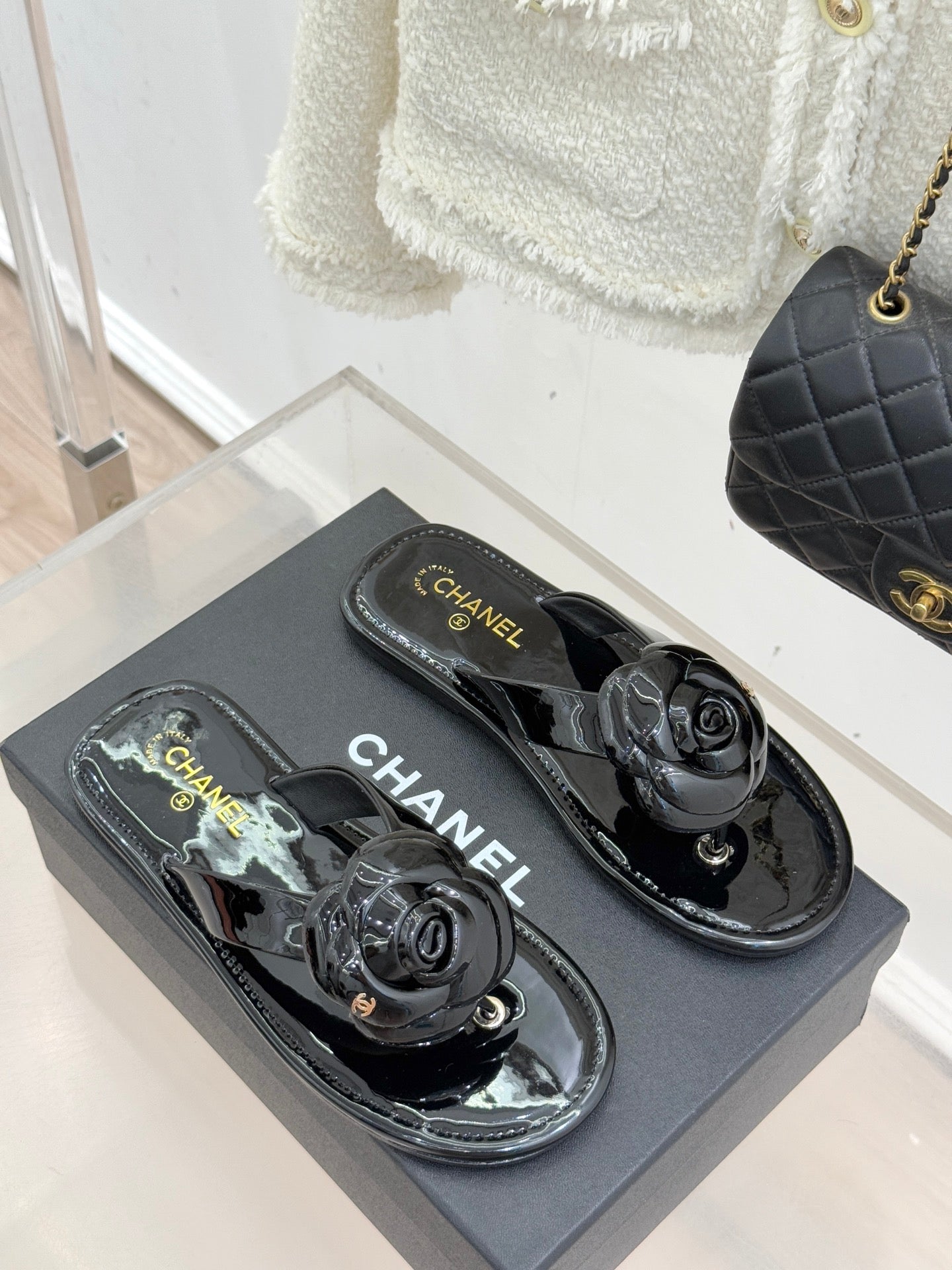 CC 26 Camellia Thong Sandal Black Patent Leather 609993