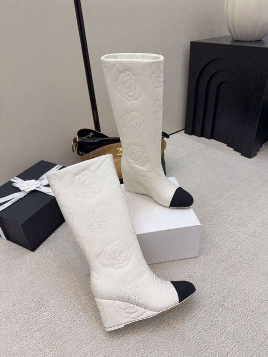 CC 26 Wedge Boot With Quilted Camellia Pattern White Black Fabric 588891
