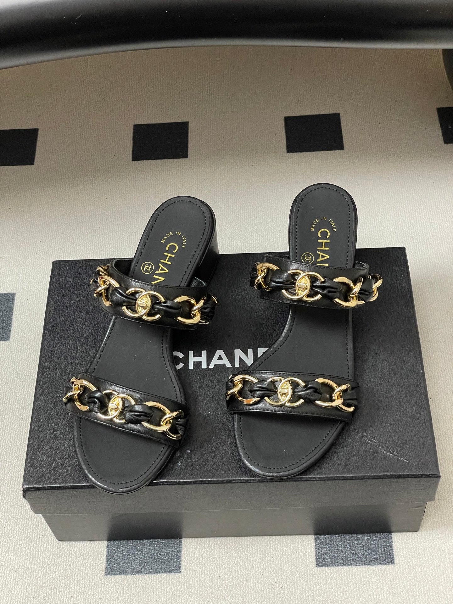 CC 26s Chunky Heels Sandals 55 Black Sheepskin 649471