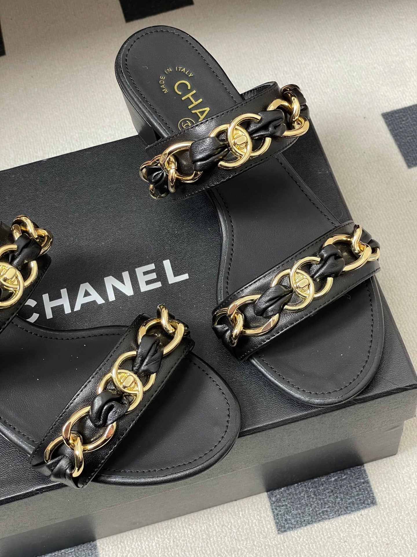 CC 26s Chunky Heels Sandals 55 Black Sheepskin 649471
