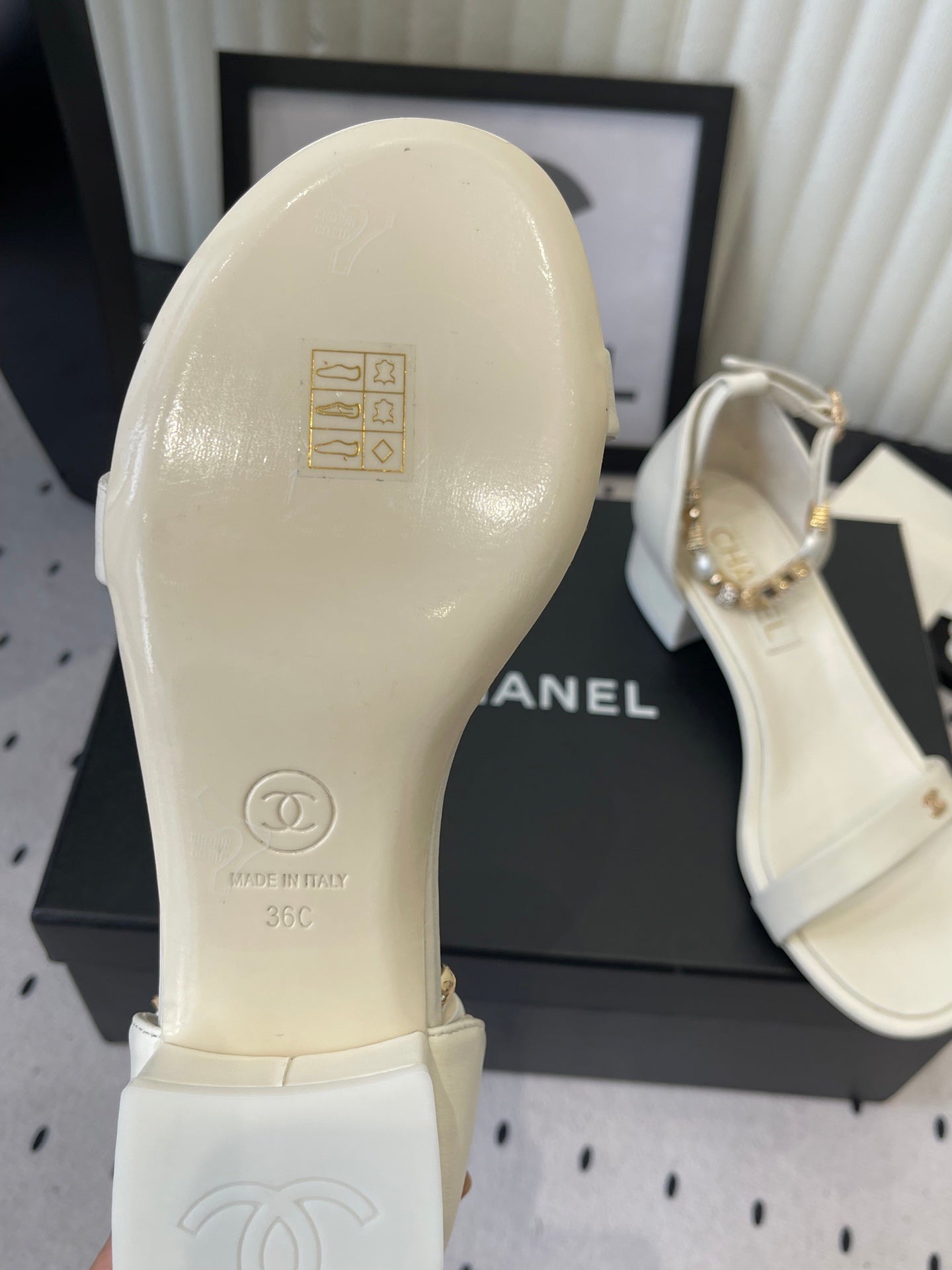 CC 26s Sandals 35 White Sheepskin 650105