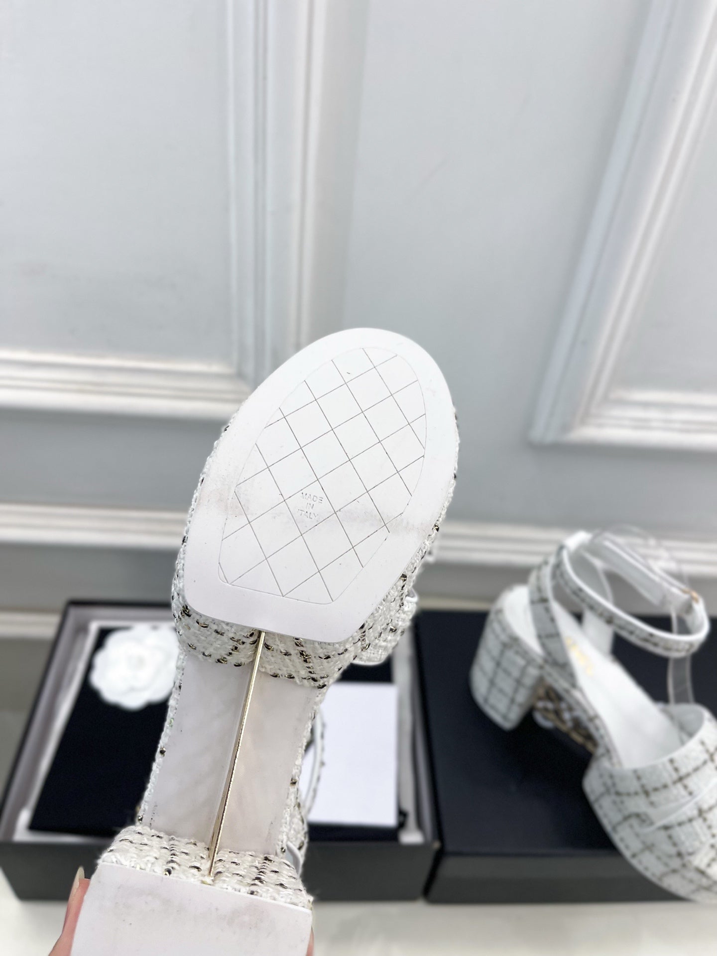 CC 26s HighHeeled Platform Sandals 85 White Black Tweed 631864